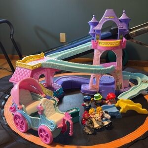 Fisher Price Little People Klip Klip Castle with 3 Princesses